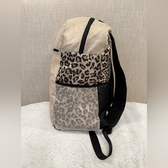 **APL Animal Print Backpack – Stylish & Functional!** - Picture 4 of 6